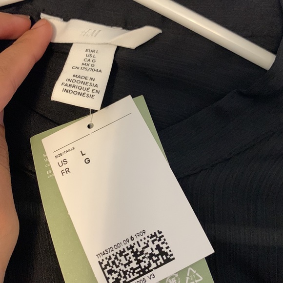 H&M Black flowy chiffon top - Picture 3 of 4